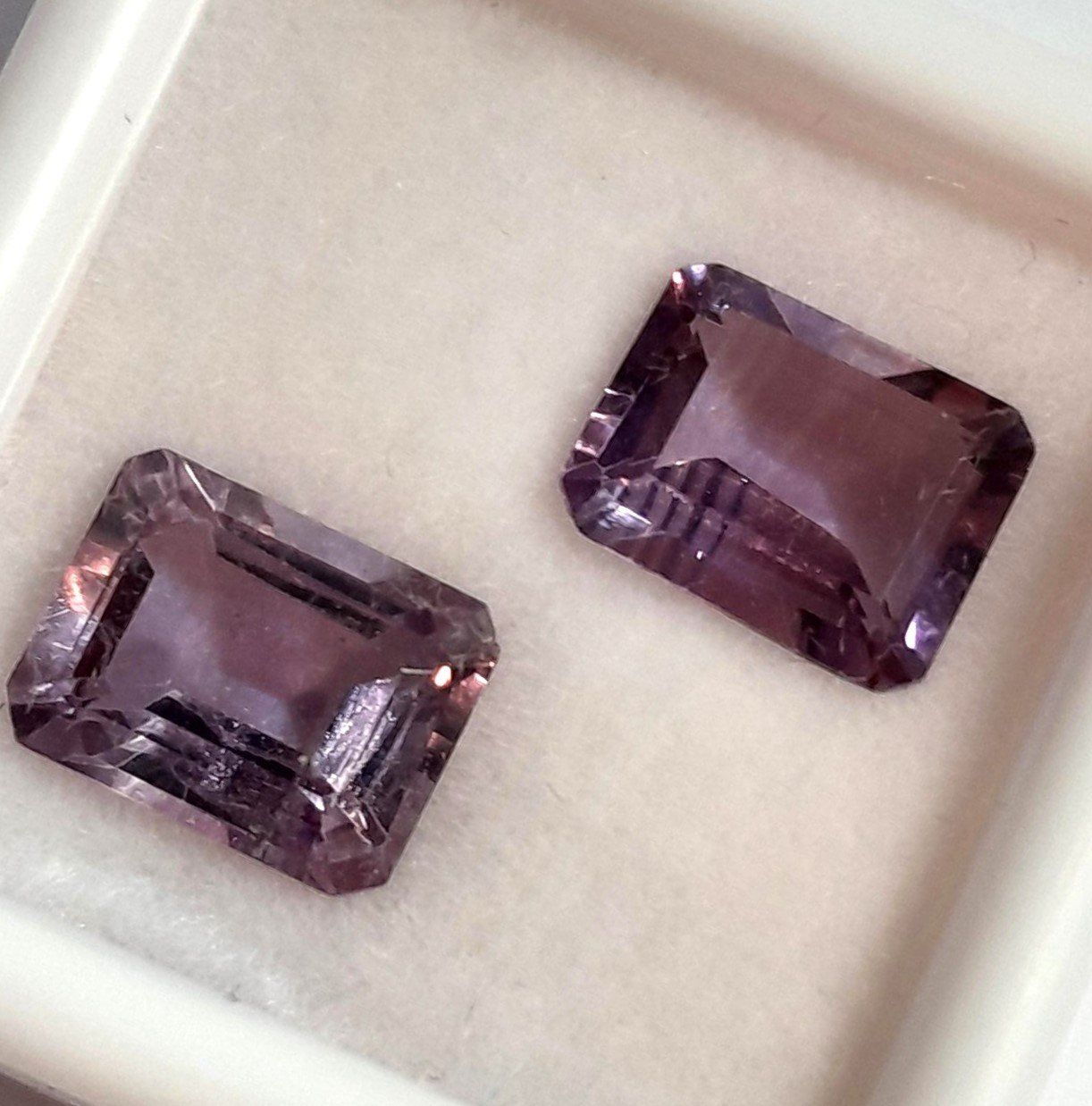 Pietre preziose: 2x Améthystes EM 9x7 mm - Valeur 75.- Fr – Nuovo (secondo la descrizione) da Grimisuat venduto da Valgem 1