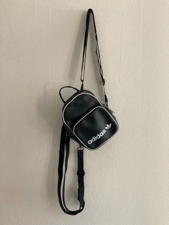 Adidas Rucksack dunkelblau und weiß