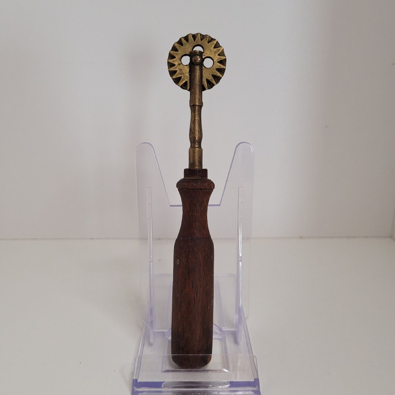 Alle Werkzeuge: Ancienne roulette à pâte dentelée – Gebraucht aus Rocourt von PapyCH