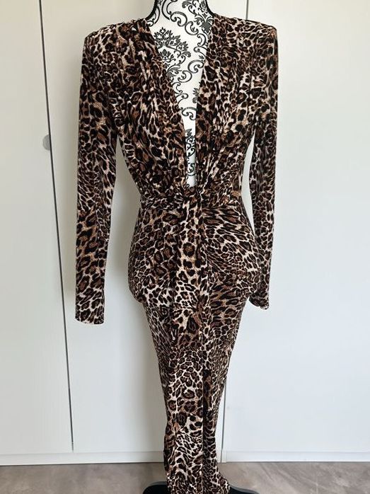 Kleider: Damen Kleid Leo Muster Grösse Uneuwertig – Neu (gemäss Beschreibung) aus Dietikon von vithya88