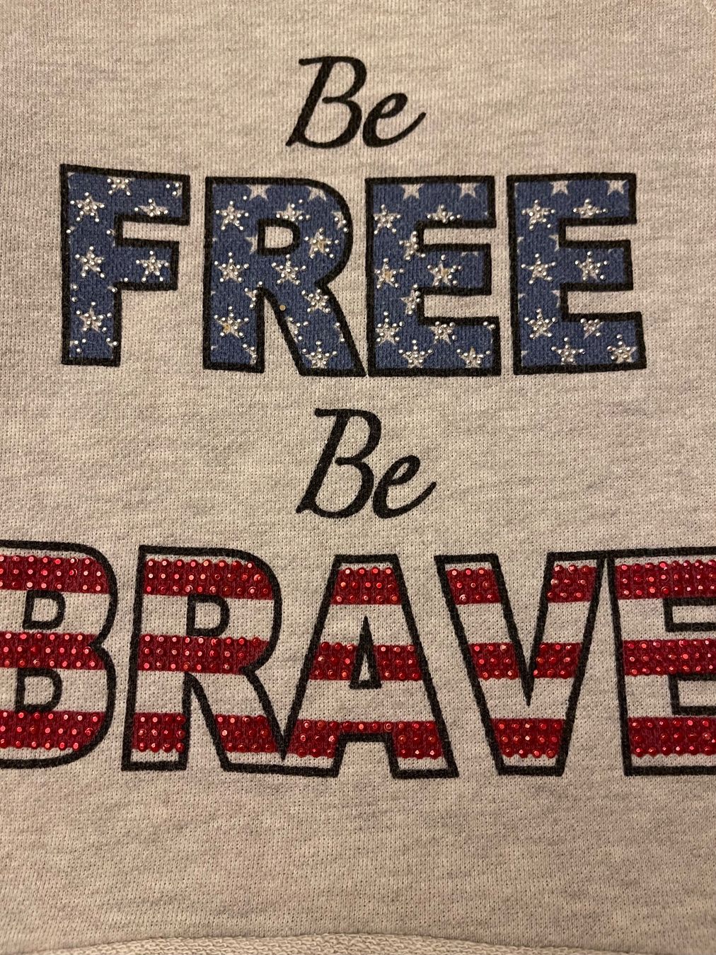 Maglioni & Felpe: Langarm Pullover grau Be Free Be Brave 122/128 – Nuovo (secondo la descrizione) da Basel venduto da Seifehuesli 2