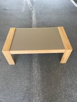 Rechteckiger Couchtisch aus Eiche mit satinierter Glasplatte