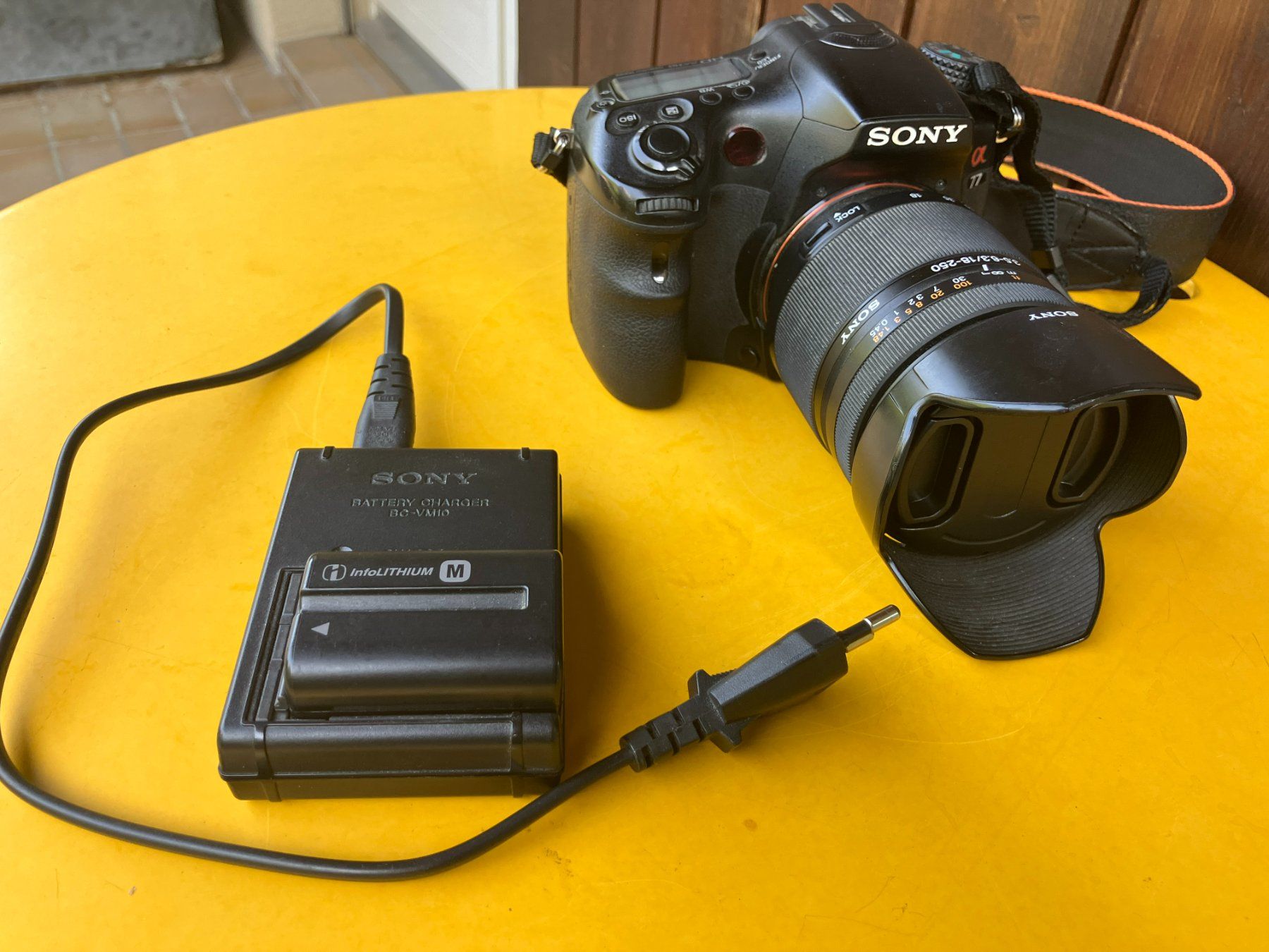 Sony Kamera: Sony a77 Digitalkamera – Gebraucht aus Murg von inf_gy8v 3