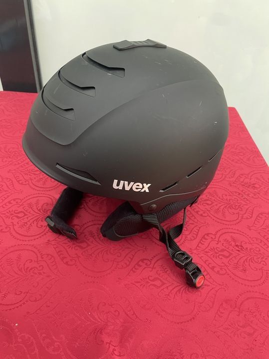 Uvex Helme: Kinder Uvex Skihelm schwarz 52-55cm Unfallfrei – Gebraucht aus Bergdietikon von antovale