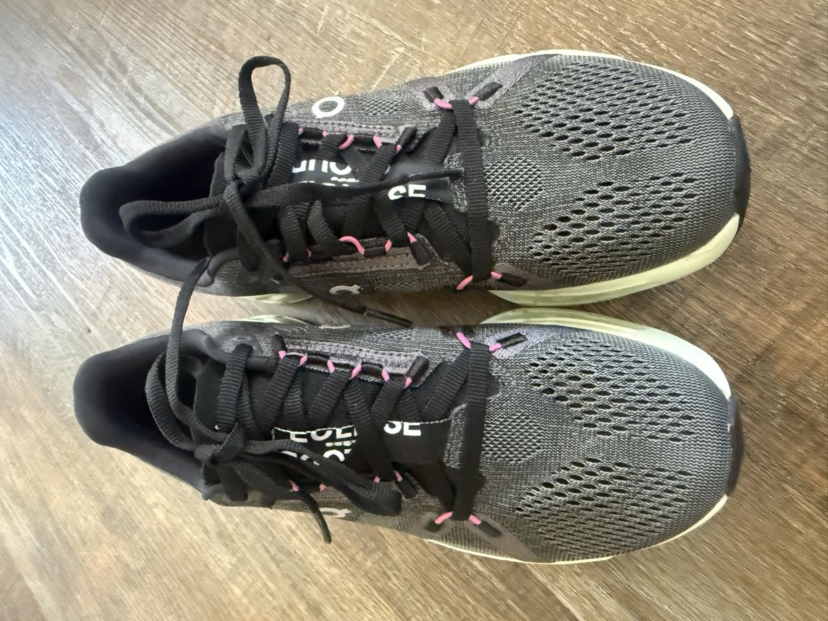 On Scarpe da donna: Laufschuhe On Running CloudEclipse Gr. 38.5 Neuwertig – Nuovo (secondo la descrizione) da Lachen SZ venduto da zsucard 2