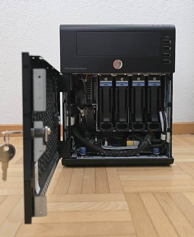 Hewlett Packard Server: HP Proliant MicroServer inkl. HDDs – Gebraucht aus Aadorf von Dcand 1