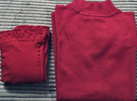 Rollkragenpullover KOFLER Pink mit passender Strumpfhose. 