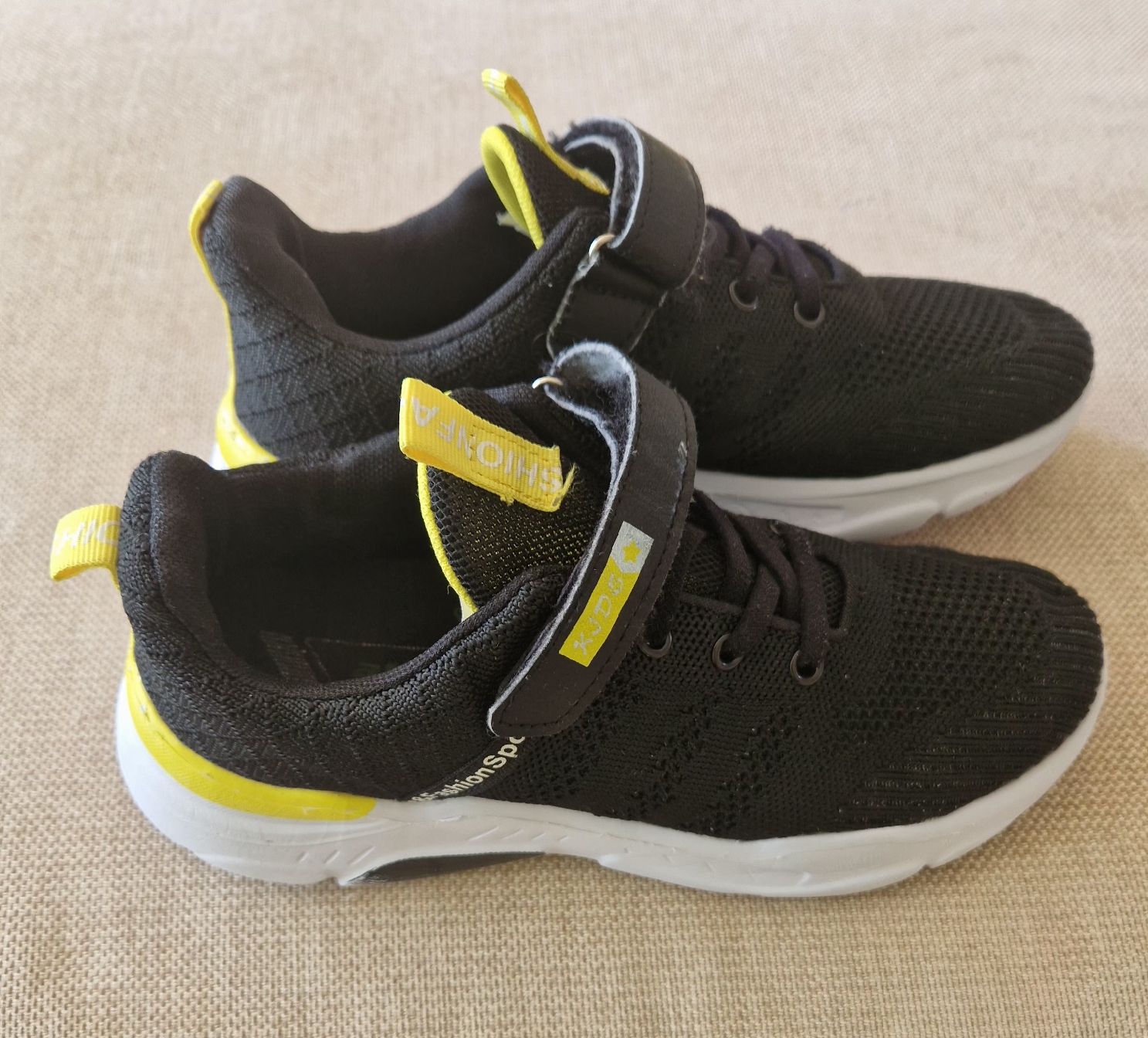 Scarpe da uomo: Komfortable Sneakers Gr. 37 – Usato da Appenzell venduto da Top_Top