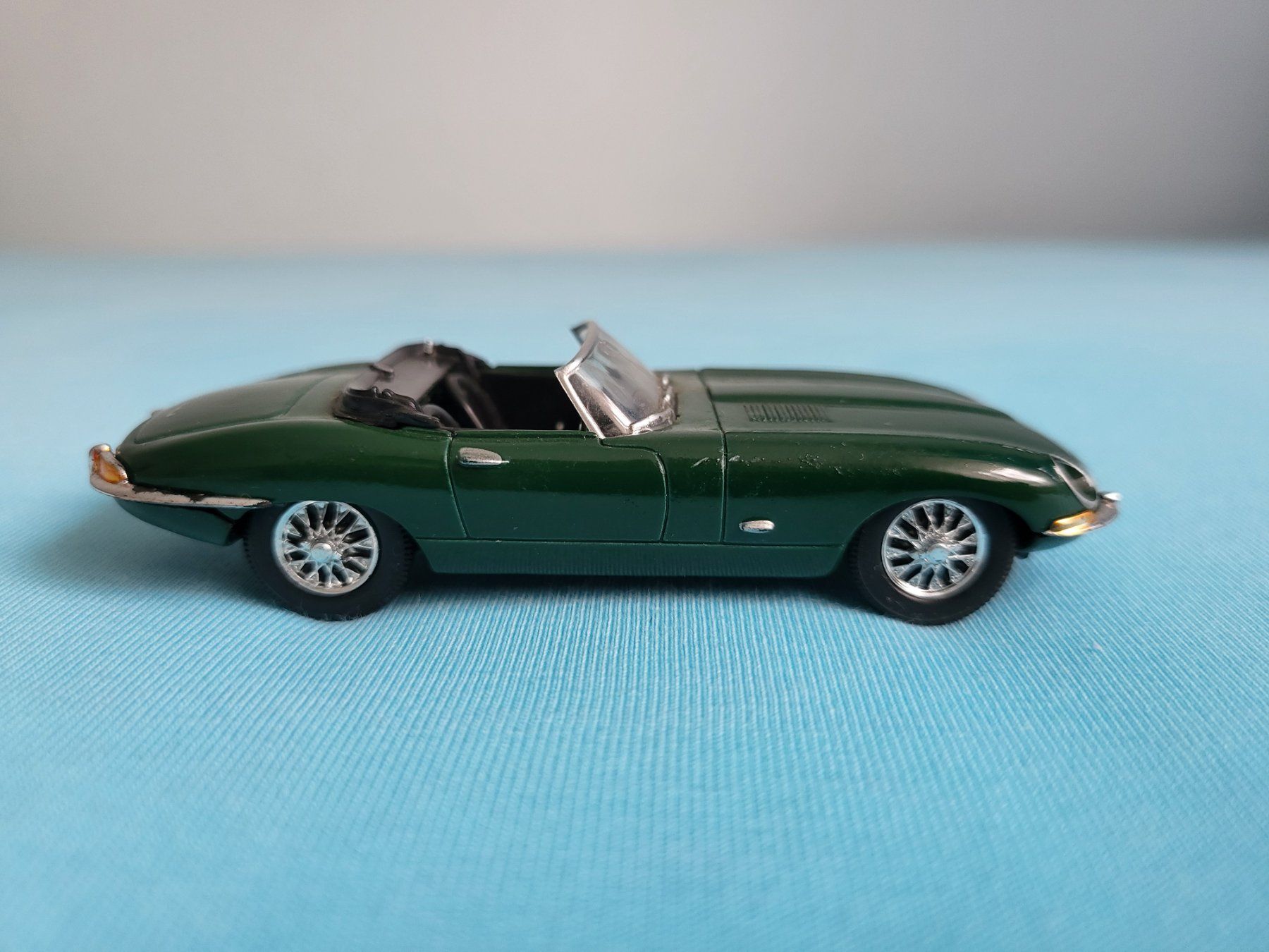Jaguar Modellini d'auto: Jaguar E-Type Cabriolet, 1961 – Usato da Glattbrugg venduto da PhilKrill 2