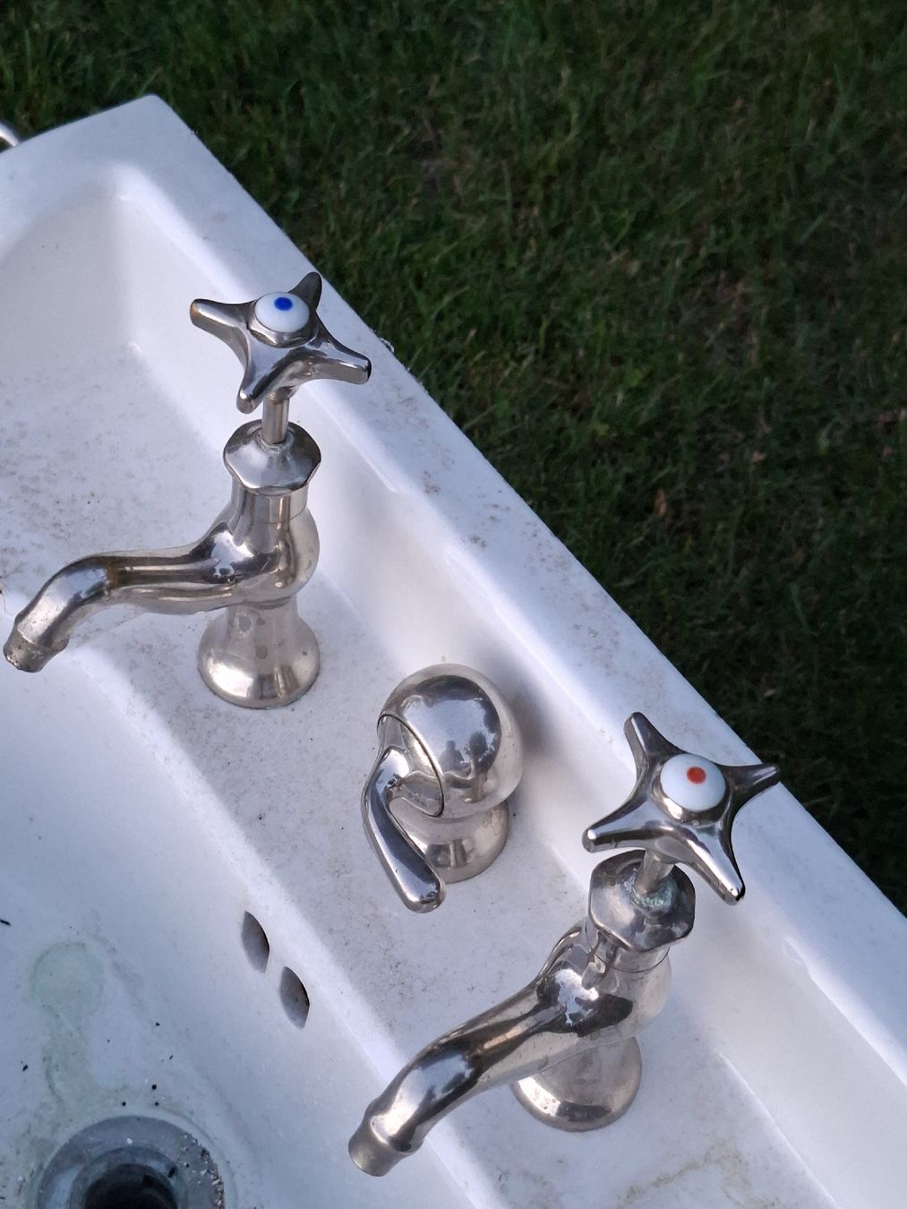 Robinetterie: Antike Lavabo Wasserhanen  – D'occasion à Ganterschwil par HeidiuPeter 5