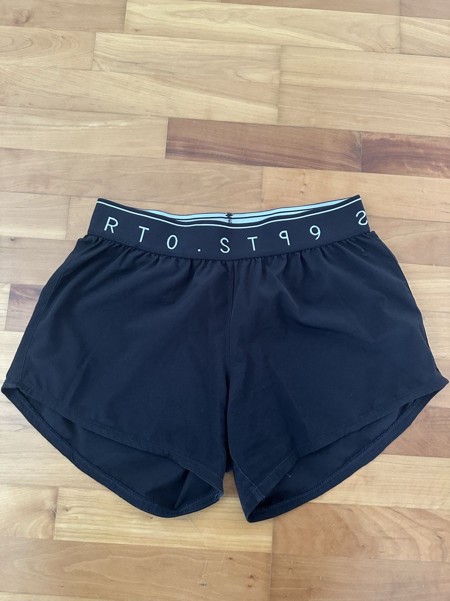 Hosen: kurze Sporthose – Gebraucht aus Romanshorn von ila_2nzf