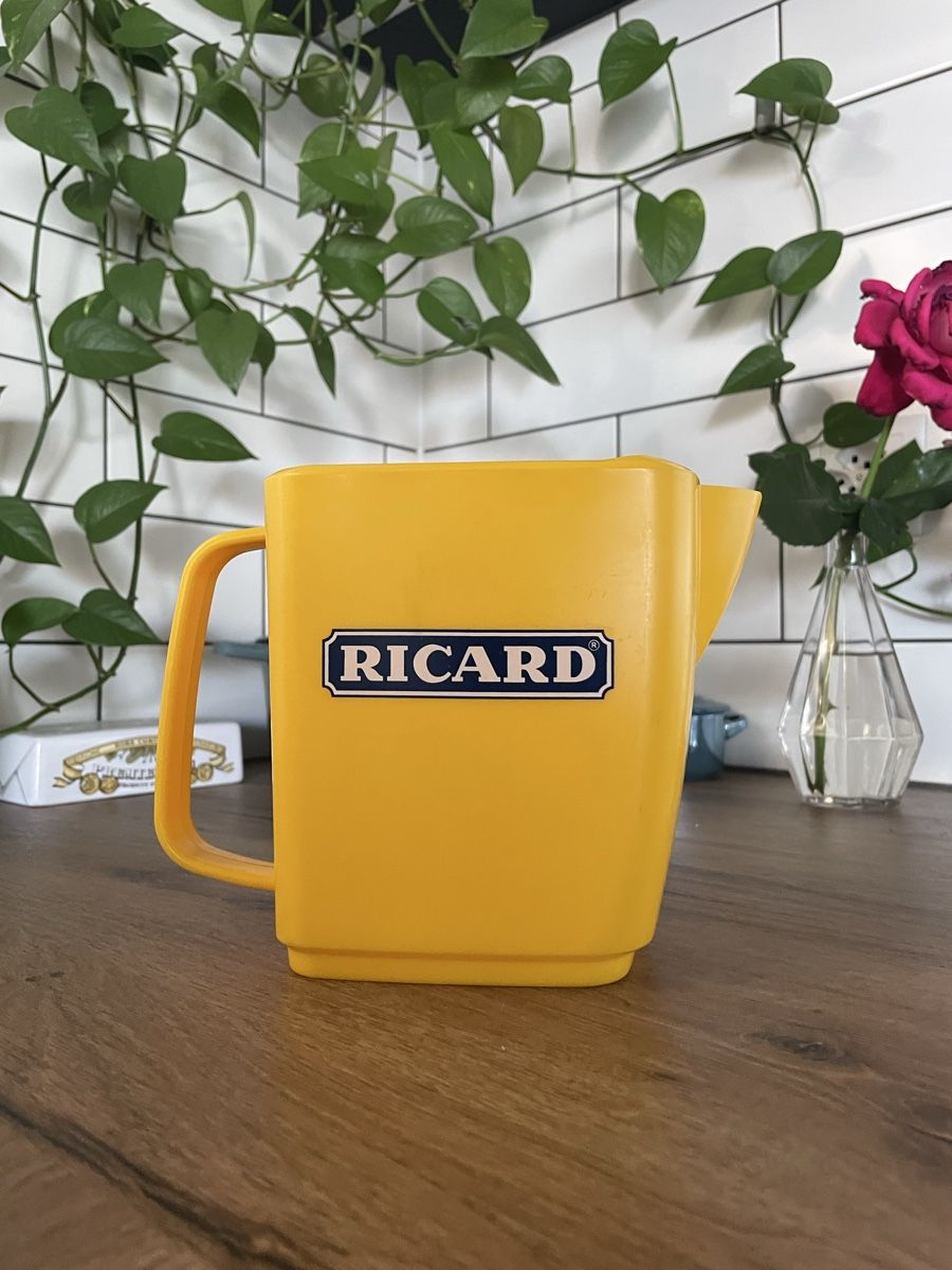 Ricard Karaffen: Pichet Ricard jaune en plastique – Gebraucht aus Lonay von ju-71 2