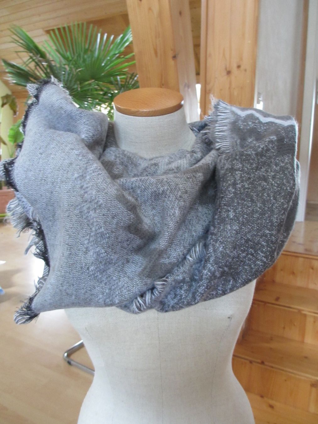 Foulard & Sciarpe: grosser Winterschal / Pashmina - neu – Nuovo e nell'imballaggio originale da Herisau venduto da fan_h9qj 1