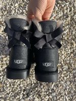 Stiefel UGG schwarz Glitzer mit Schleife Grösse unbekannt