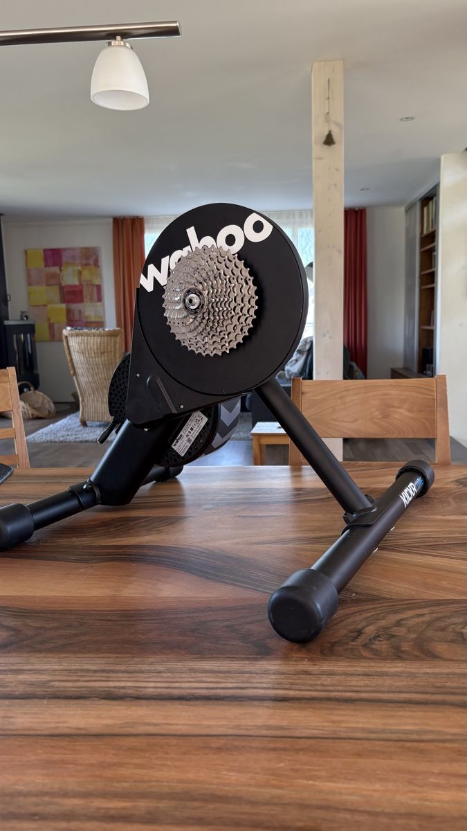 Wahoo Hometrainer: Wahoo Kickr Core mit Ritzel – Nuovo (secondo la descrizione) da Rifferswil venduto da mat_b89w 2