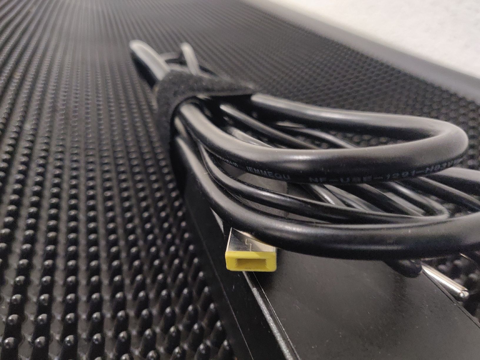 Lenovo Caricabatterie: Lenovo Netzteil 65W square tip – Usato da Flawil venduto da rcnkr 3