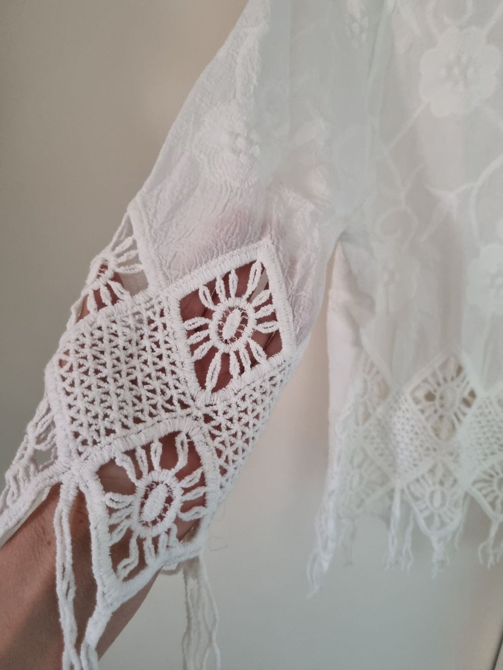 Blusen: Bluse, Shirt  weiss bestickt neu – Neu und originalverpackt aus geroldswil von Gumball1 1