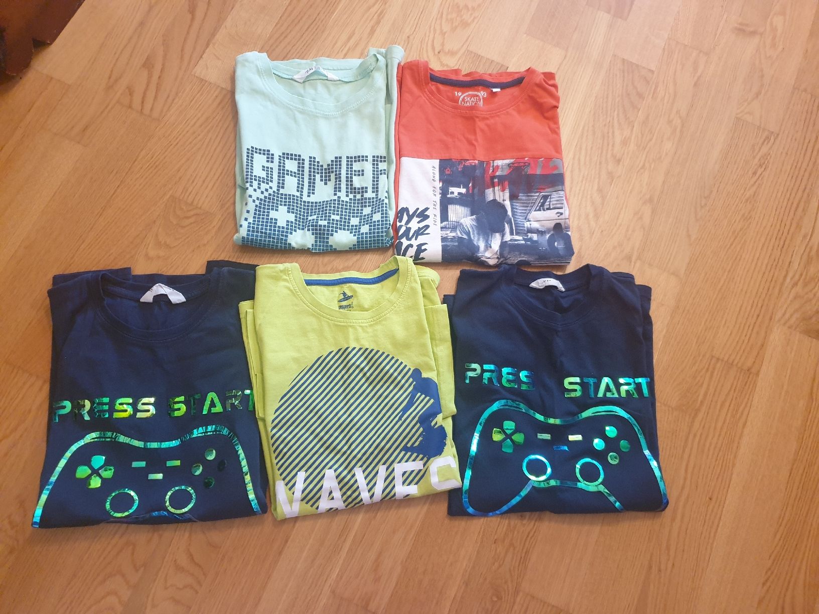 H&M Lotti & Set di vestiti: Lots de t-shirt – Usato da Fribourg venduto da mal_8zjh 5
