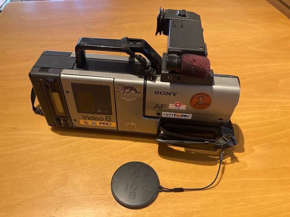 Sony Camcorder: Sony CCD-V100E Video8 Pro mit Originalzubehör – Gebraucht aus Schongau von Retro_Shop 3