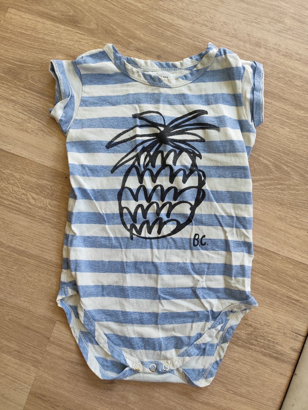 Kleiderpakete: Bobo Choses Body 12-18Mt – Gebraucht aus Lyss von sch_fw55