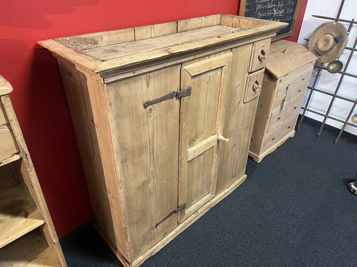 Armadi: Kleiner Vorratsschrank – Usato da Gossau SG venduto da Keller-Antiques 1