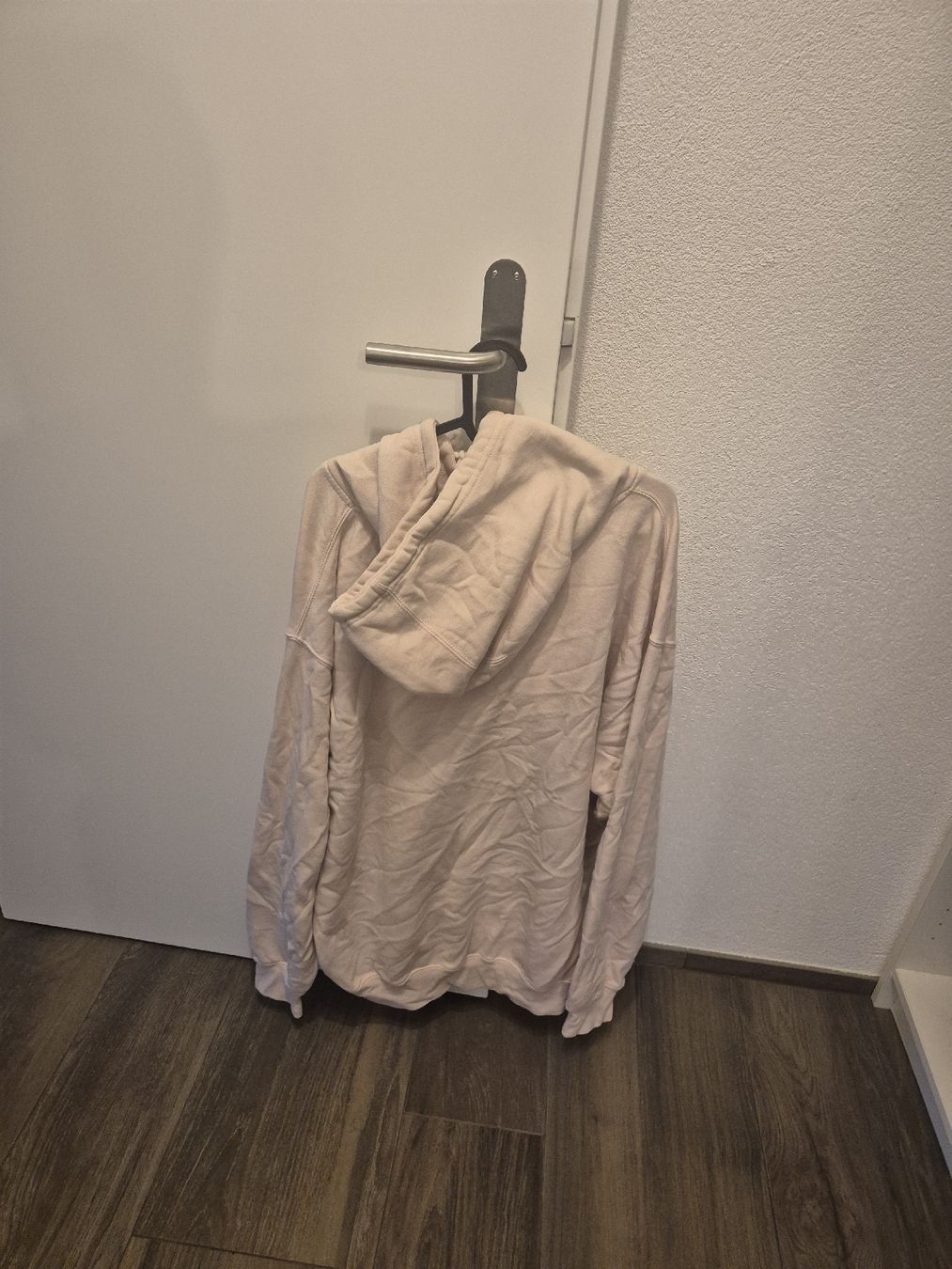 Pullover & Sweatshirts: Clickbait Kapuzenpullover Grösse XXL rosa – Gebraucht aus Wünnewil von bia_kj25 1