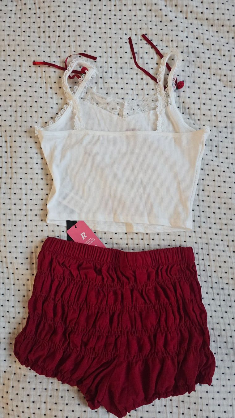 Shein Negligees & Pigiami: Ensemble 2 pièces haut + short Cherry Bomb taille M – Nuovo e nell'imballaggio originale da Lausanne venduto da feathernox 1