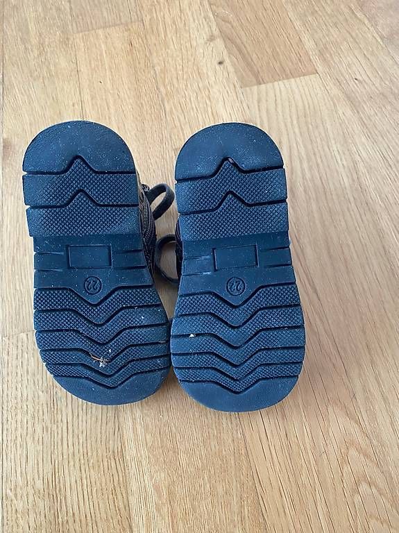 Chaussures filles: Winterstiefel Mädchen Gr. 22 – D'occasion à Seuzach par Eve87 2