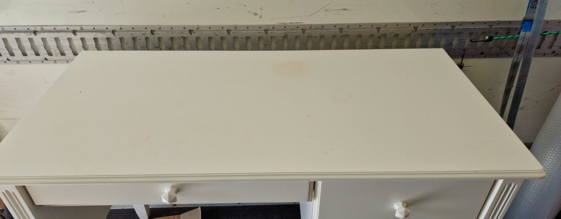 Scrivanie: White Desk with 3 Drawers in good Condition – Usato da Killwangen venduto da bmy_5rtt 6