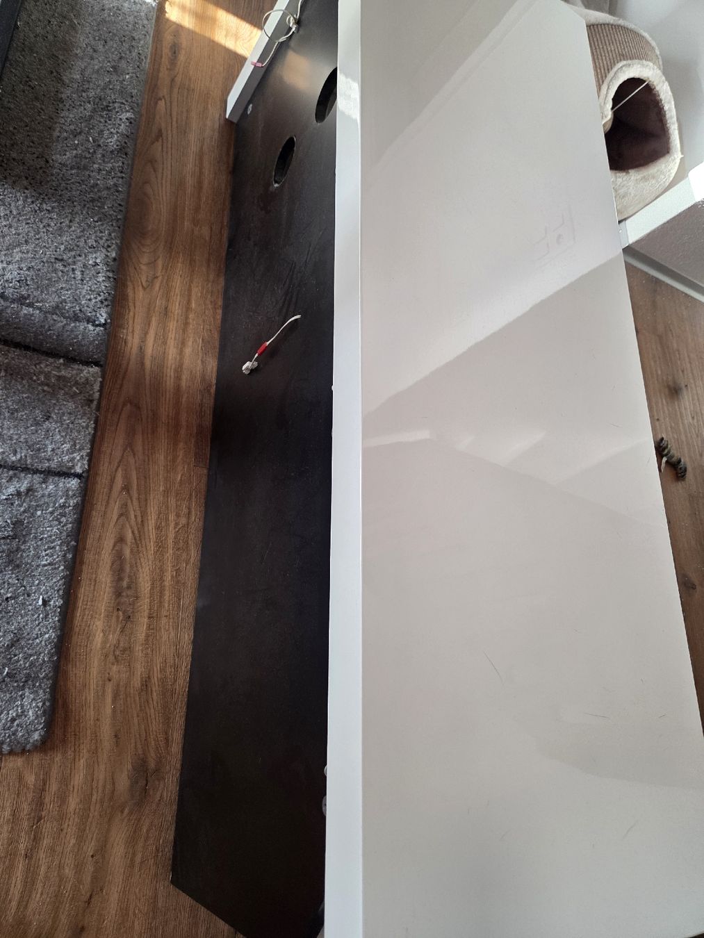 Conforama Meubles TV: Hochglanz Sideboard – D'occasion à Riggisberg par snickerz 1