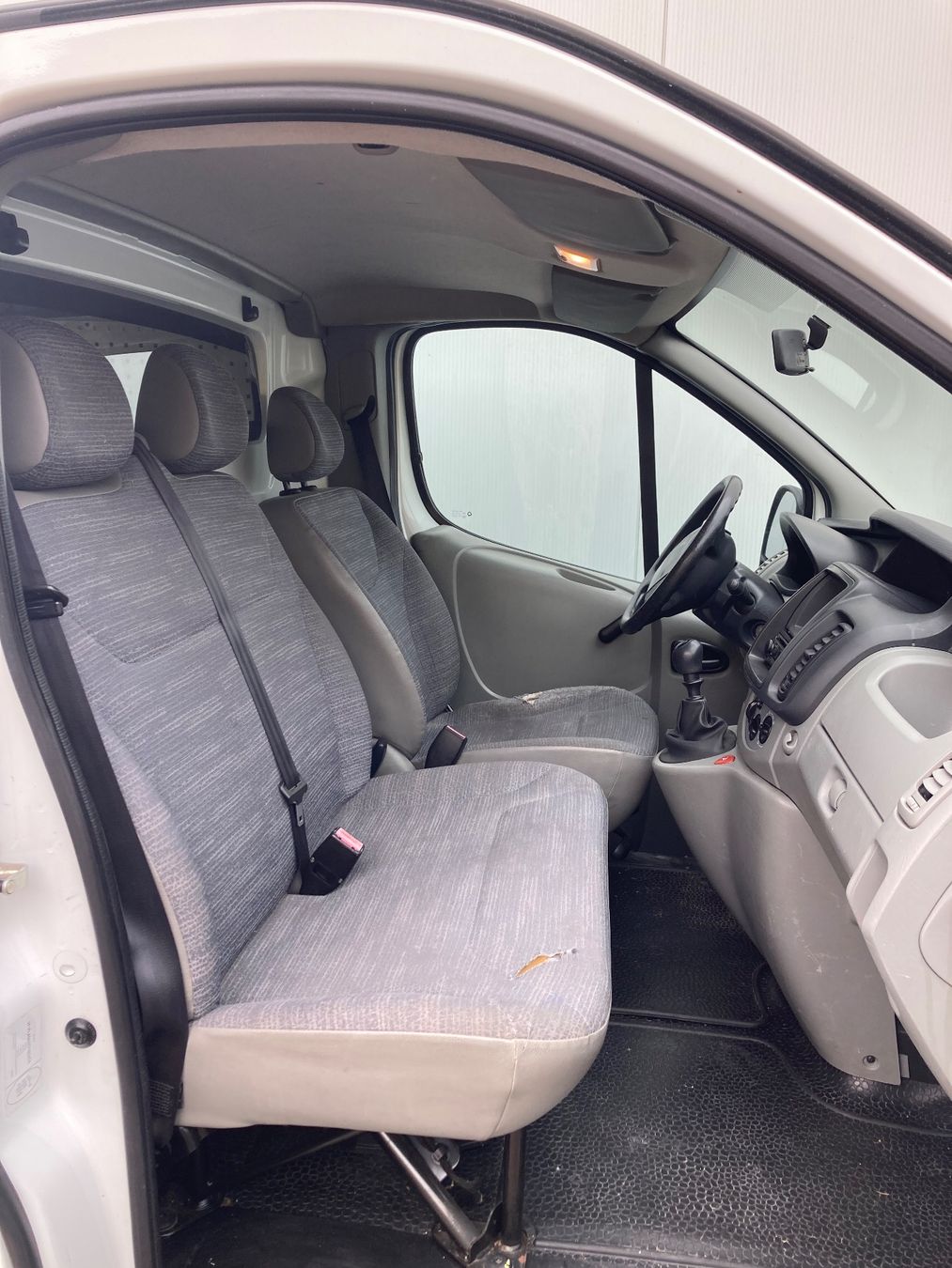 Renault Veicoli commerciali: Renault Trafic 90dci ab MFK – Usato da Zürich venduto da rosimiti 9