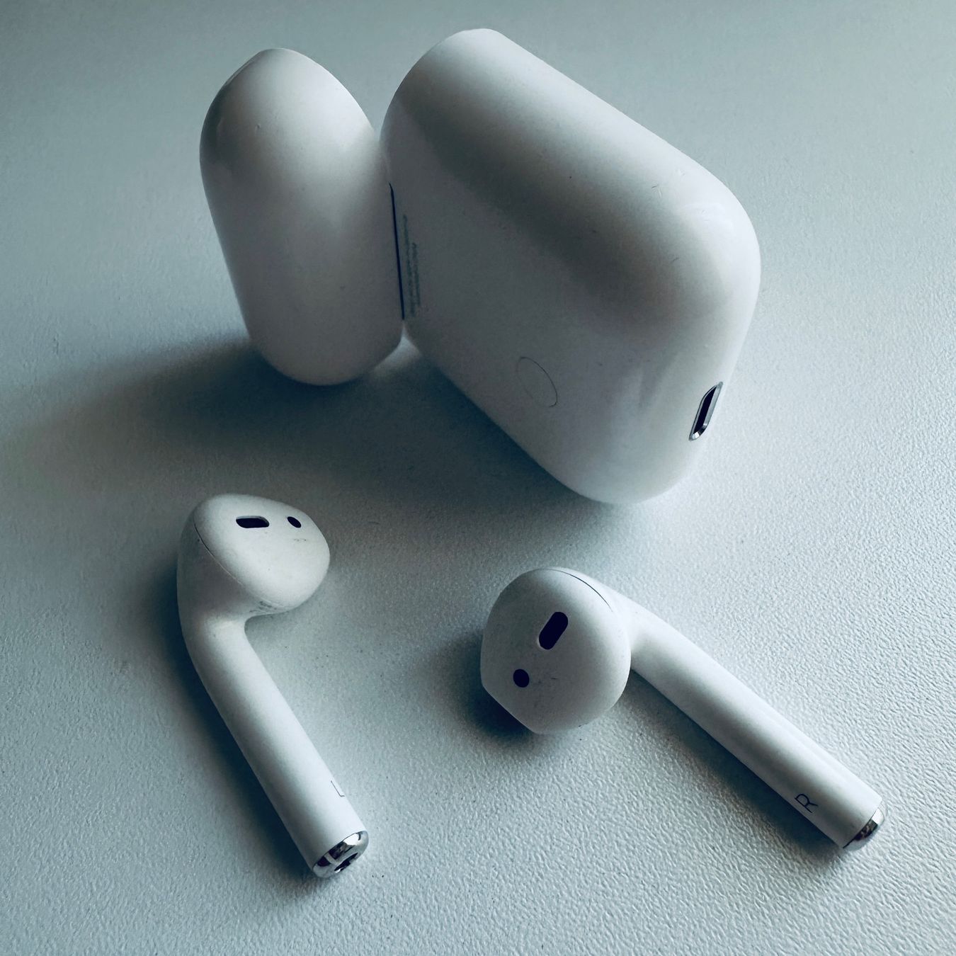 Apple Cuffie: Original Apple AirPods 2 Kopfhörer Wireless Lightning Kabel – Usato da Basel venduto da MY.AIRPODS.SHOP 3