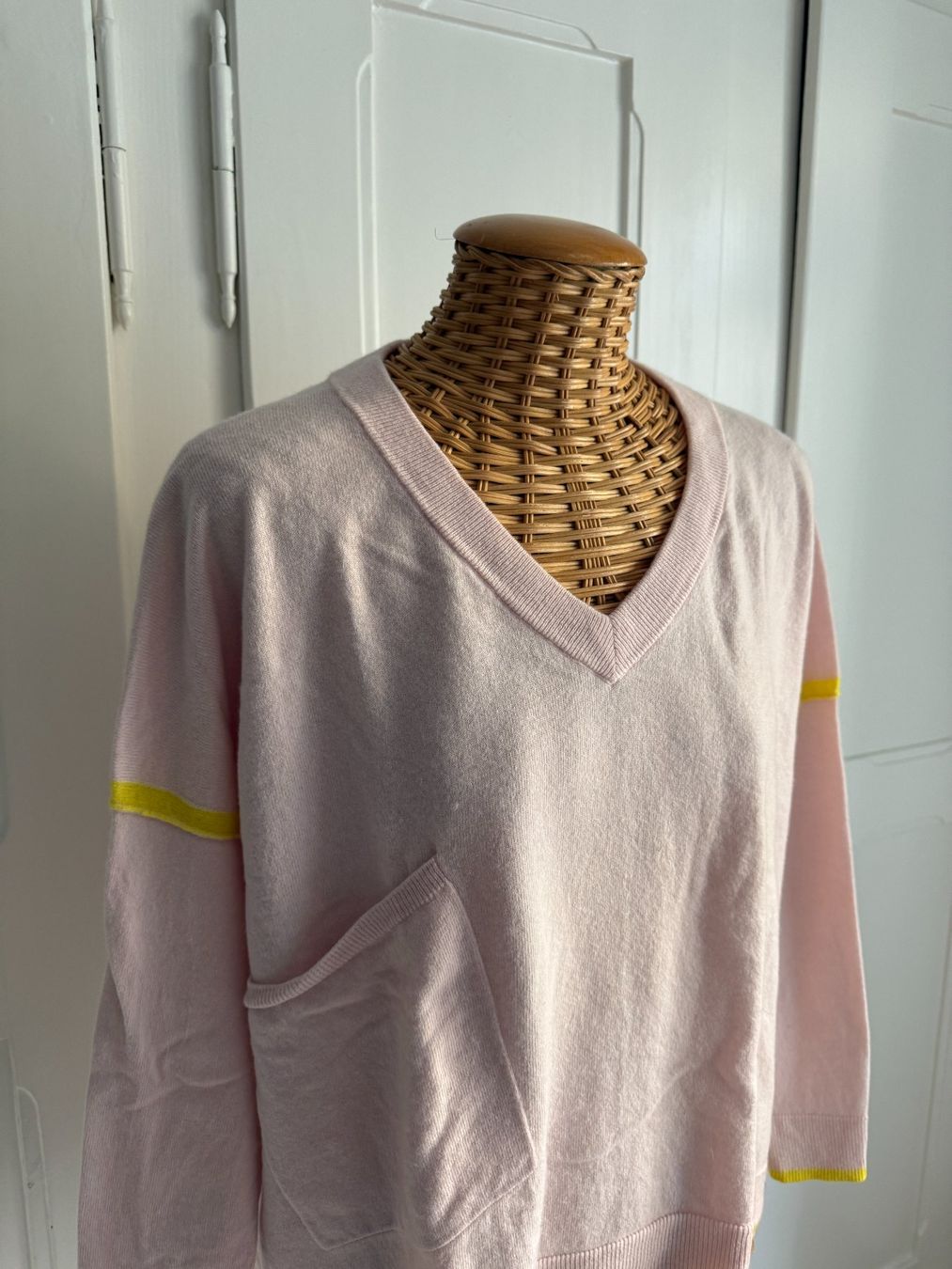 Pulls & Sweat-shirts: DELICATELOVE - Wollpullover rosa oversized S – D'occasion à Zürich par Diazaio 1