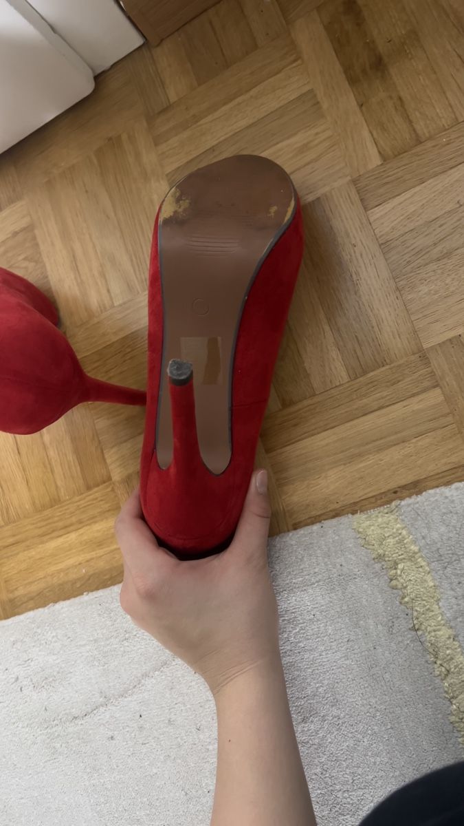 Scarpe da donna: Roter Stöckelschuh – Usato da Sisseln venduto da nt.geschenkshop 5