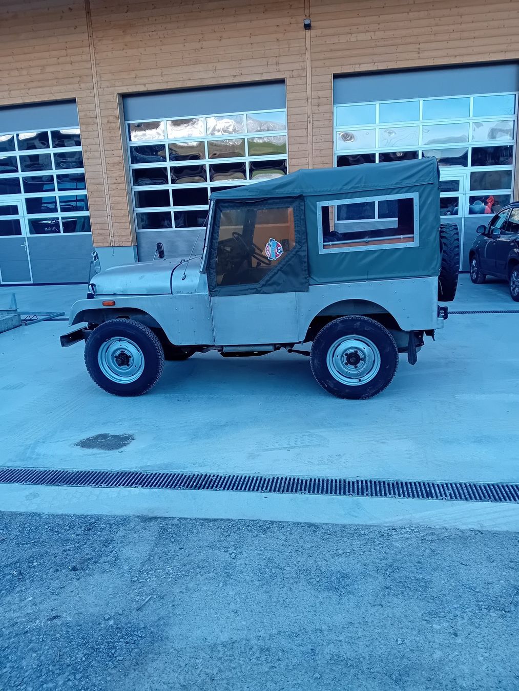Jeep Automobili: Willys Universal Jeep CJ – Usato da Ennetmoos venduto da Quad4 4