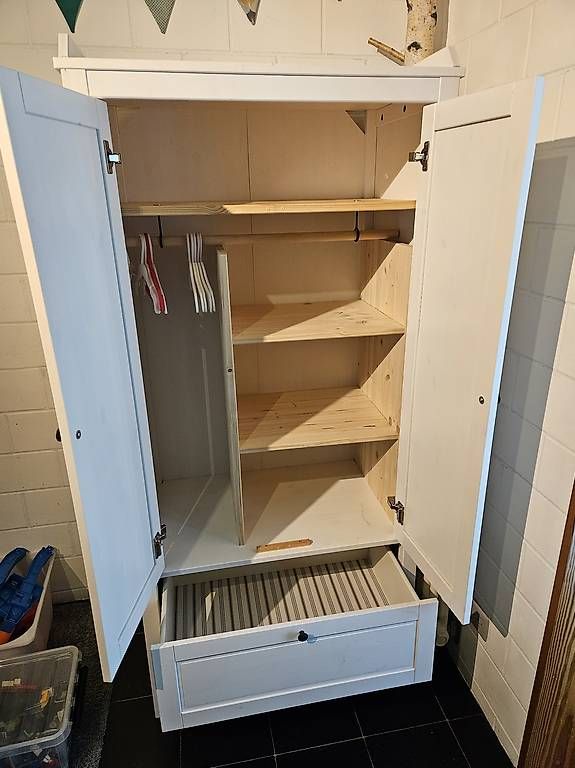 Schränke: Kinder Kleiderschrank – Gebraucht aus Malans GR von dan_w9g6