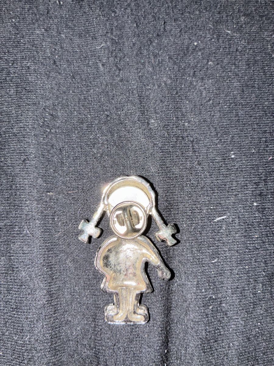 Statuette: Anstecker Mädchenfigur versilbert  – Usato da Dübendorf venduto da ana_wp8y 1