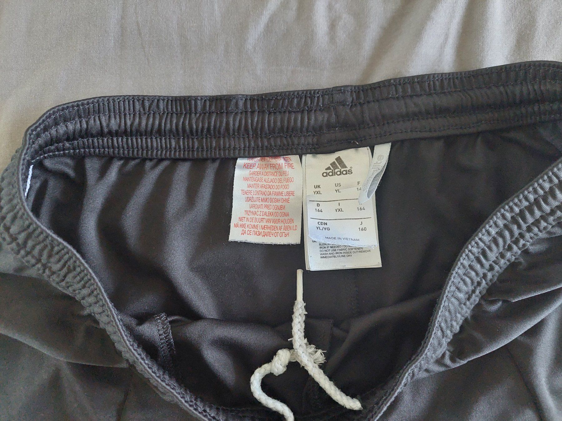 Adidas Hosen: ADIDAS SPORTHOSE GR. 164 – Gebraucht aus Münchenstein von Strupfi 2