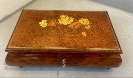 REUGE Musikdose Schmuckschatulle – Edelweiss – Holzintarsien