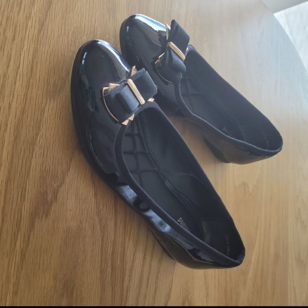 Scarpe da donna: Schwarze lack ballerinas – Usato da Pully venduto da MiaJune 1