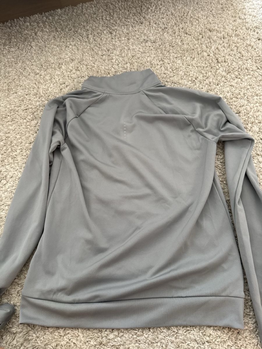 Nike T-shirts: Nike Sportshirt lang – D'occasion à Ibach par jzueger 1