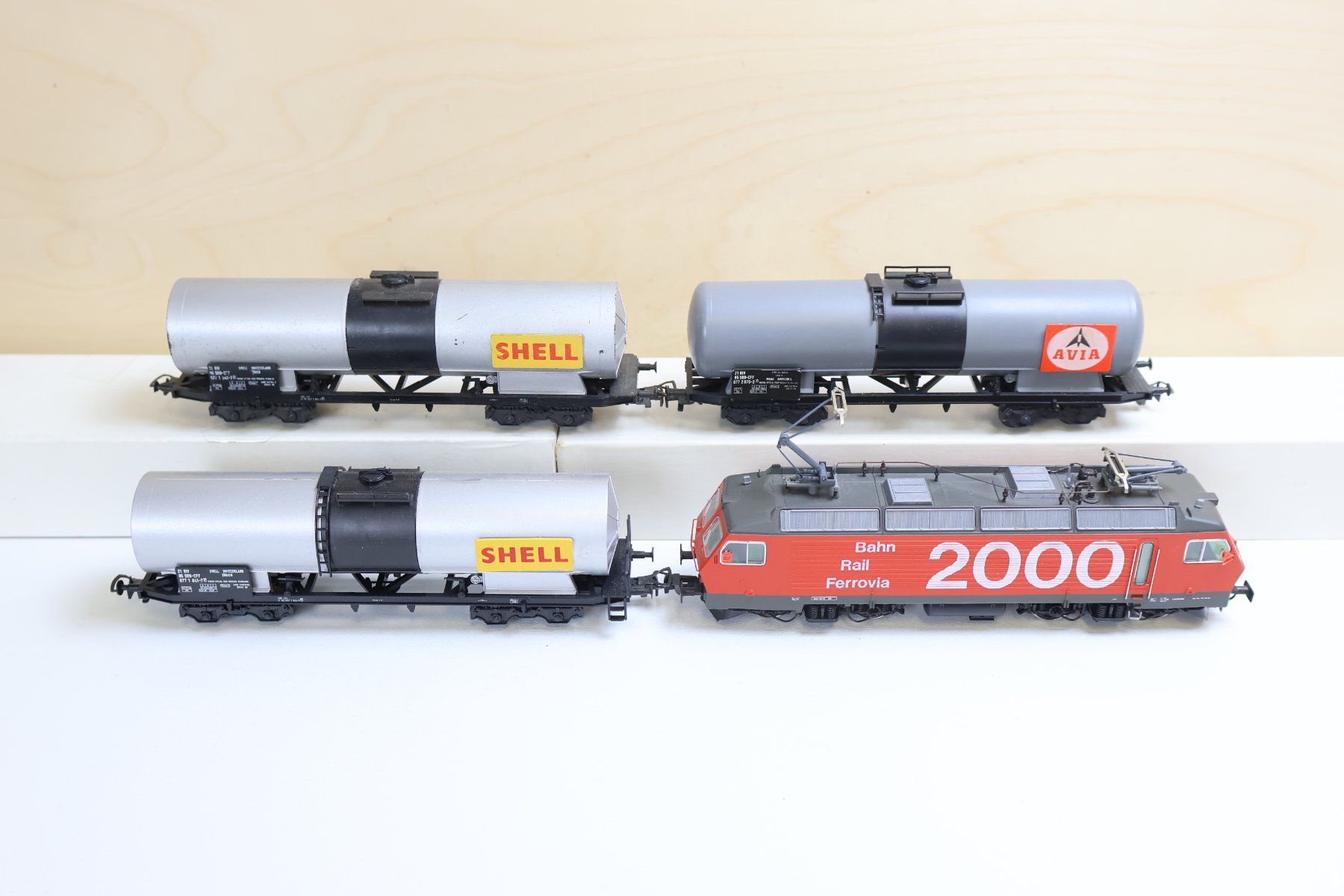 Roco Modellini di ferrovie: ROCO SBB Re 4/4 E-Lok 2000 + SBB Tankwagen Set H0 – Usato da Winterthur venduto da Monstera 4