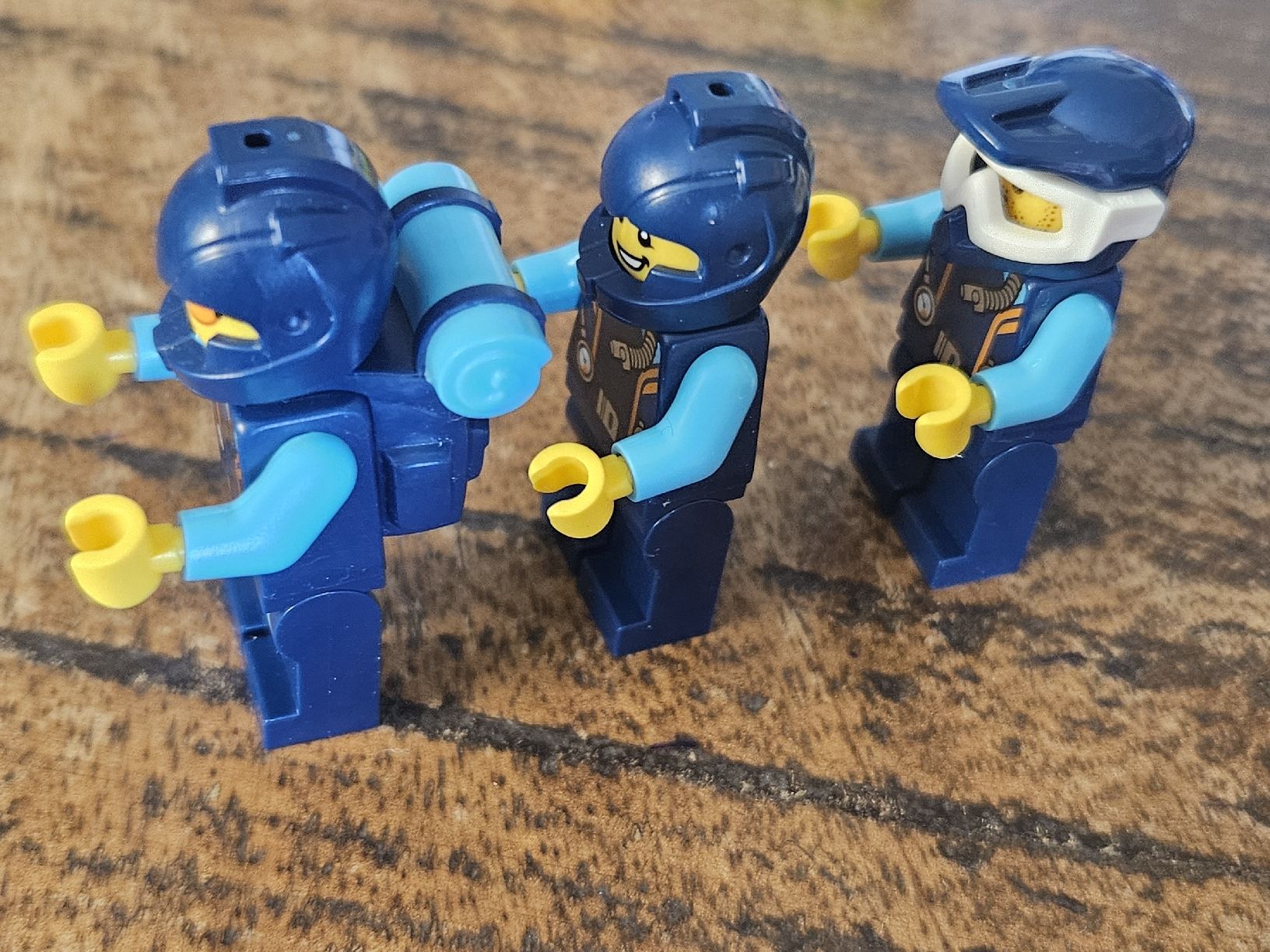 Lego Kit di costruzioni: lego lot de 3 figurines  – Usato da Confignon venduto da Ecrofigs 2