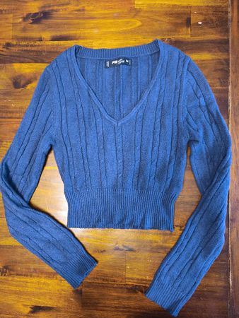 Blauer FB Sister Pullover mit V-Ausschnitt, Grösse M