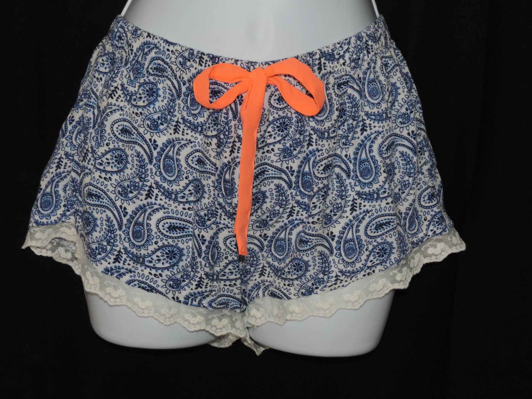 Hosen: short tribal bleu blanc – Gebraucht aus Genève von Axelle333 2