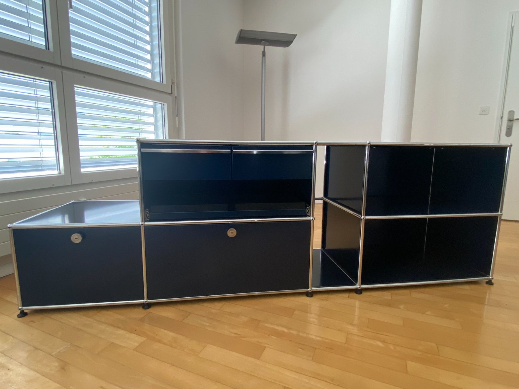 Scaffali: USM Haller Sideboard dunkelblau – Usato da Cham venduto da mbl-atric 1