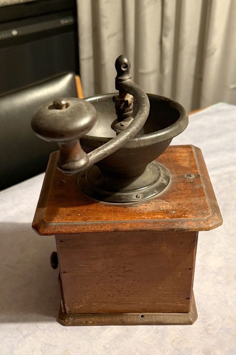 Appareils de cuisine: Kaffeemühle antike – D'occasion à Samedan par Gischpel25 3