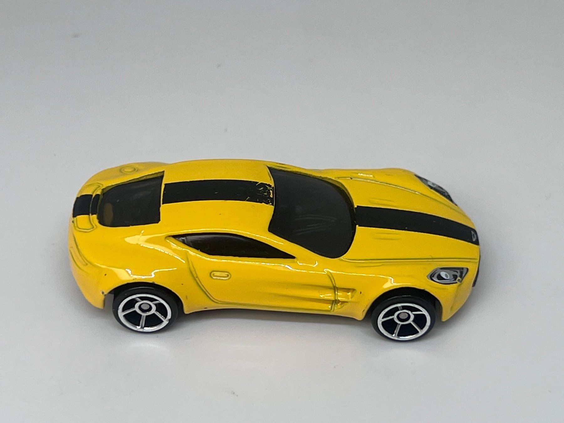 Hot Wheels Modellini d'auto: Hot Wheels Aston Martin One-77 #446 – Usato da Wildegg venduto da LaaBoutique 1