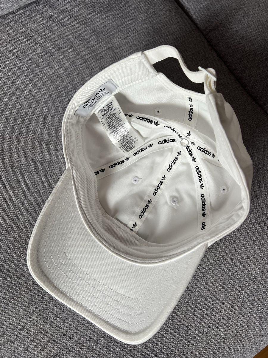 Adidas Copricapi, berretti & cappellini: Casquette Adidas blanche – Usato da Vevey venduto da sec_vgj5 1