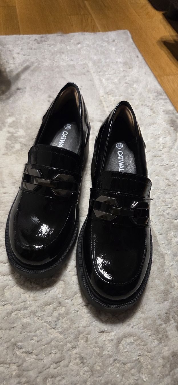 Damenschuhe: Halbschuh Damen schwarz Lack Grösse 38 neu – Neu (gemäss Beschreibung) aus Chur von ali_j9q9